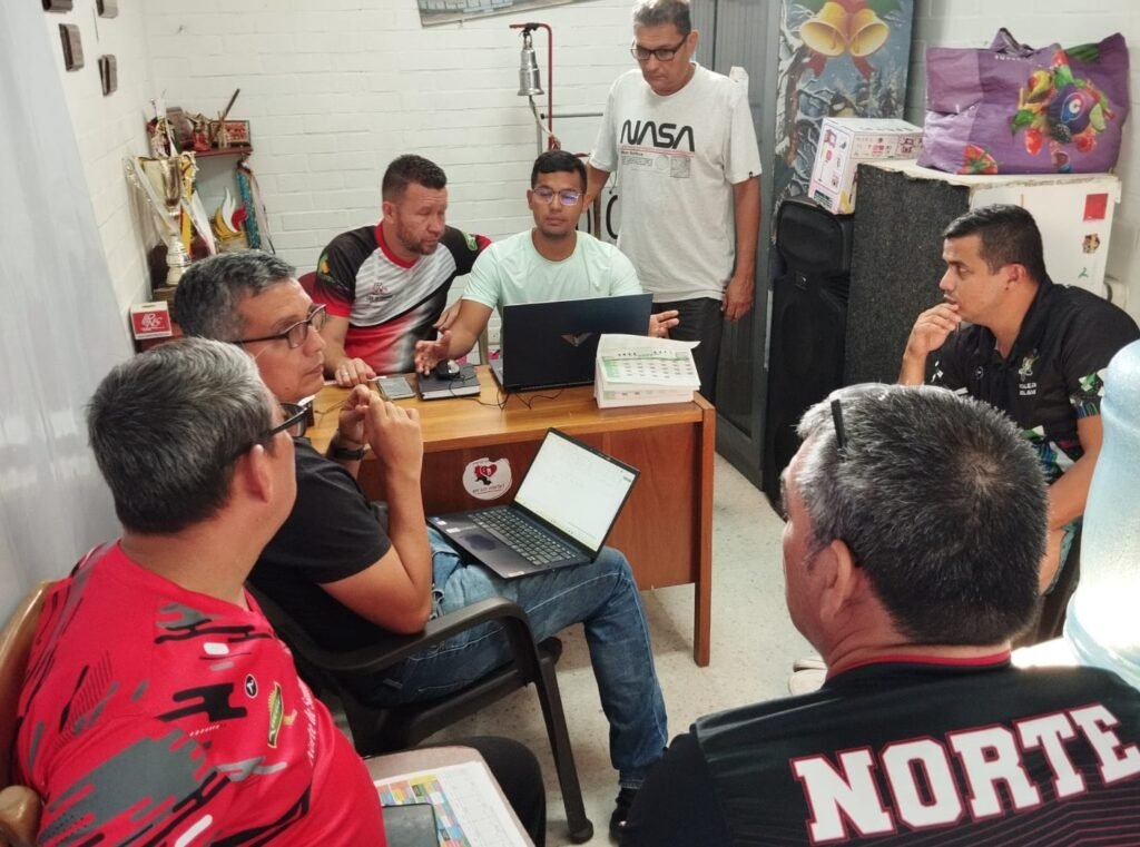 Seguimos trabajando en equipo Seguimos trabajando en equipo