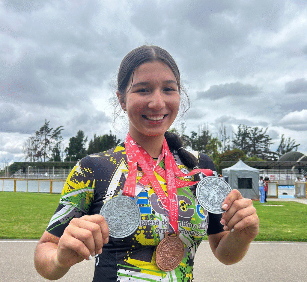 Aslhy Acevedo se cuelga la plata en el cierre del Nacional en Bogotá Aslhy Acevedo se cuelga la plata en el cierre del Nacional en Bogotá