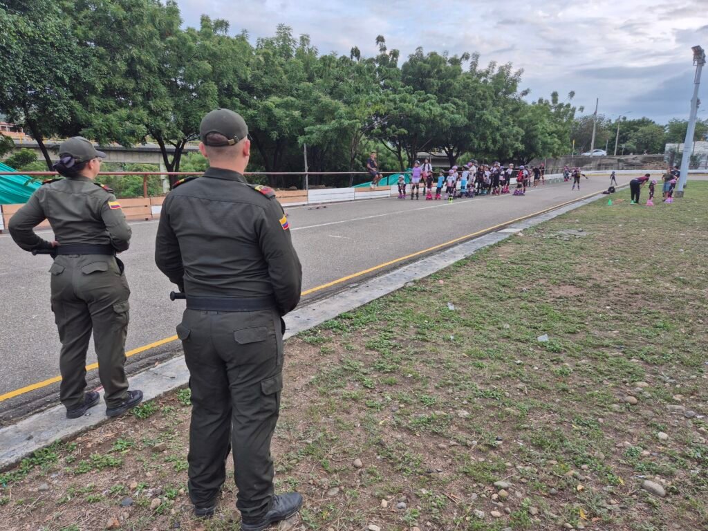 Policía Nacional acompaña entrenamientos en ruta